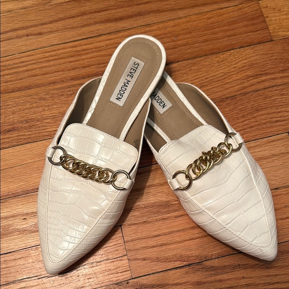 Steve Madden White and Gold Chain Mules